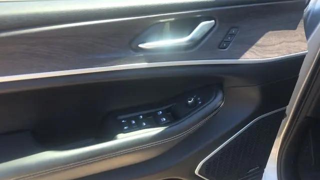 2023 Jeep Grand Cherokee L Limited 4x2