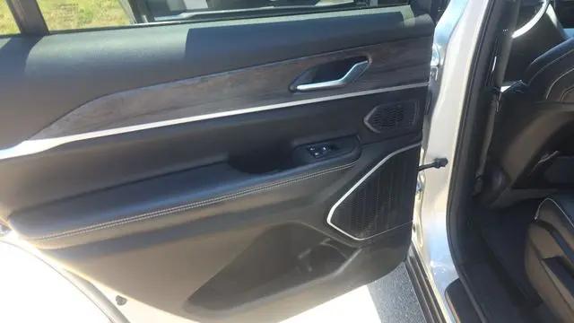 2023 Jeep Grand Cherokee L Limited 4x2