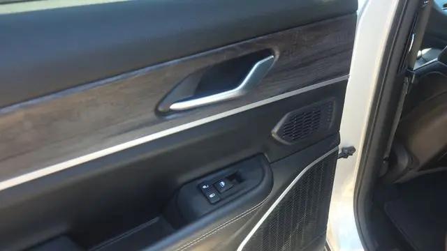 2023 Jeep Grand Cherokee L Limited 4x2