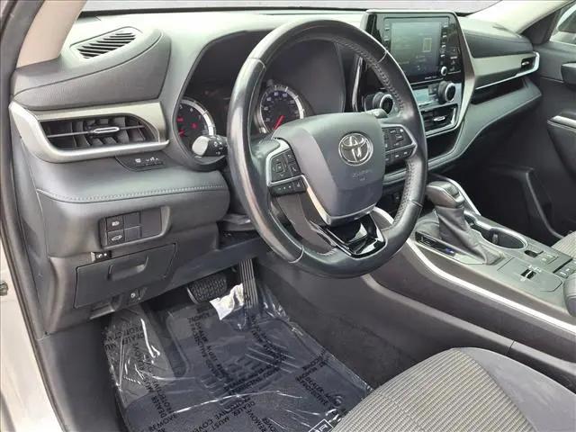 2020 Toyota Highlander LE