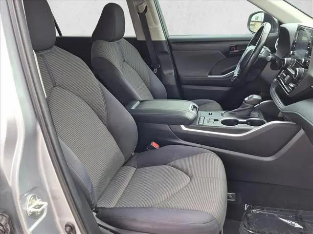 2020 Toyota Highlander LE