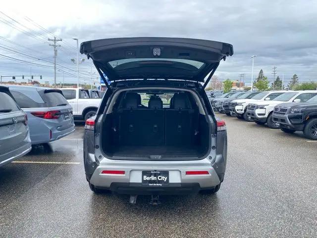 2022 Nissan Pathfinder SL 4WD