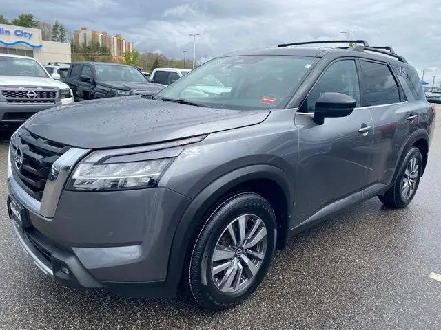 2022 Nissan Pathfinder SL 4WD