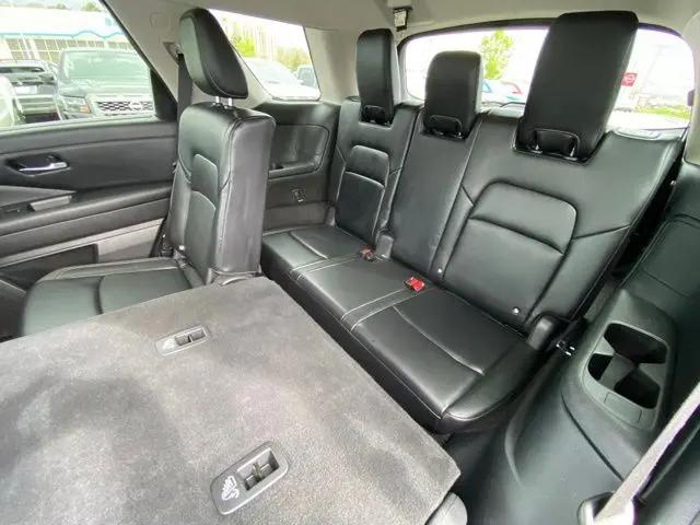 2022 Nissan Pathfinder SL 4WD