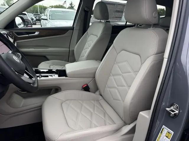 2026 Volkswagen Atlas SE with Technology