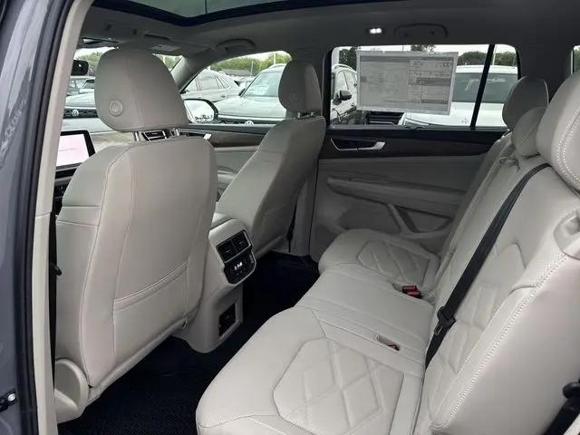 2026 Volkswagen Atlas SE with Technology