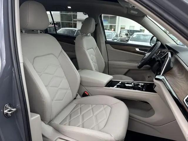 2026 Volkswagen Atlas SE with Technology