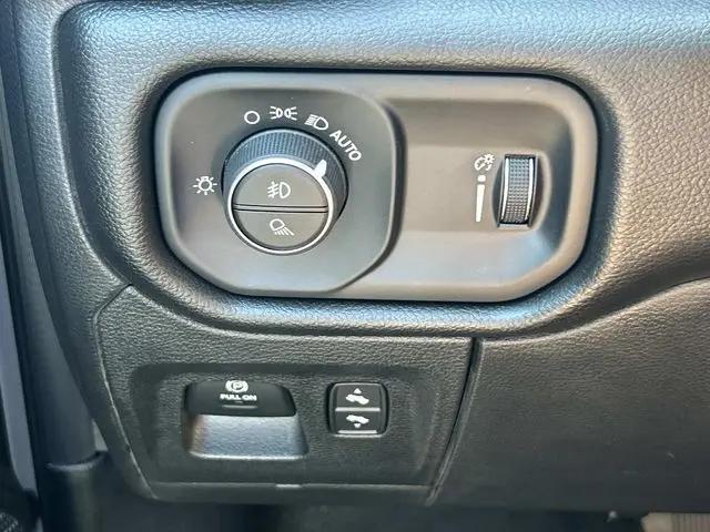 2023 Ram 1500 Big Horn Crew Cab 4x4 5'7" Box