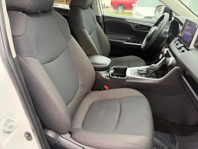 2023 Toyota RAV4 Hybrid LE