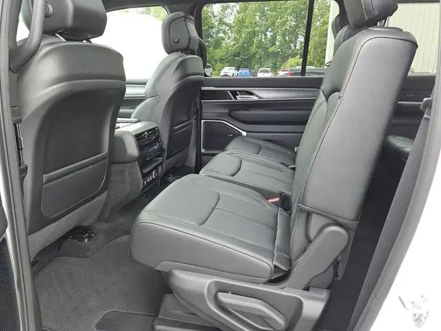 2026 Jeep Grand Wagoneer 4x2