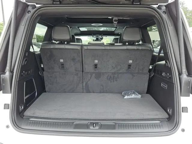 2026 Jeep Grand Wagoneer 4x2