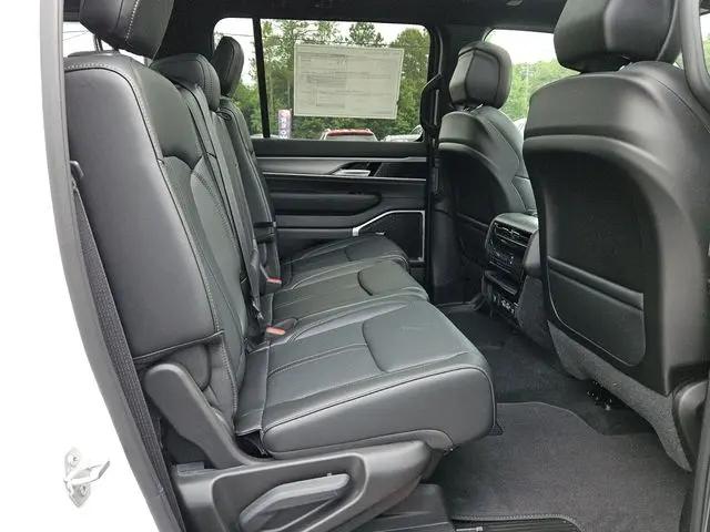 2026 Jeep Grand Wagoneer 4x2