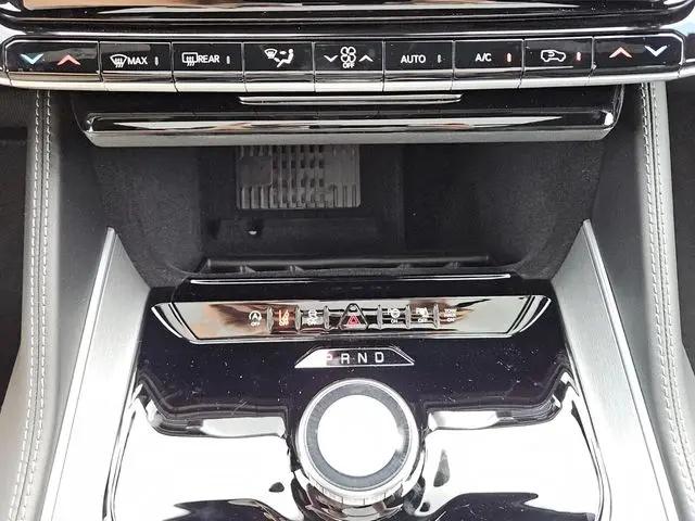 2026 Jeep Grand Wagoneer 4x2