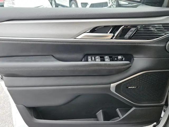 2026 Jeep Grand Wagoneer 4x2