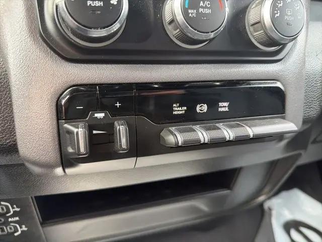 2024 Ram 3500 Big Horn Crew Cab 4x4 8' Box