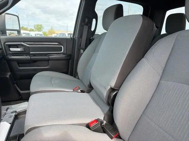 2024 Ram 3500 Big Horn Crew Cab 4x4 8' Box