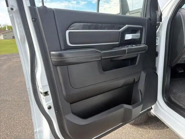 2024 Ram 3500 Big Horn Crew Cab 4x4 8' Box