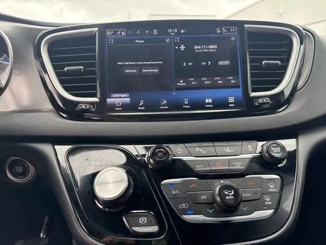 2025 Chrysler Pacifica Select