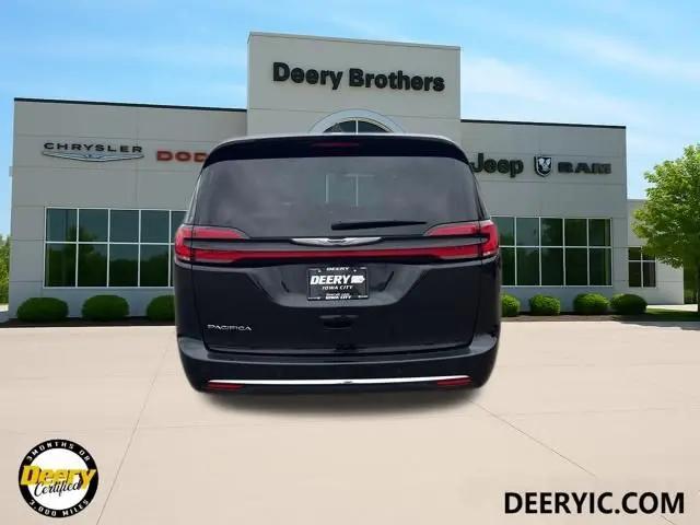 2025 Chrysler Pacifica Select