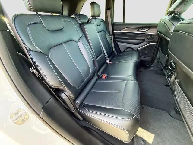 2025 Jeep Grand Cherokee Overland 4x4