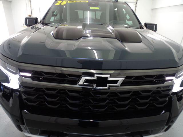 2025 Chevrolet Silverado 1500 4WD Crew Cab Short Bed ZR2