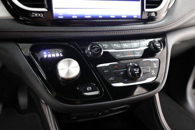 2024 Chrysler Pacifica Pinnacle AWD