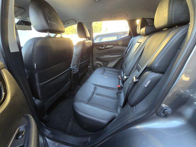 2022 Nissan Rogue Sport SL FWD Xtronic CVT