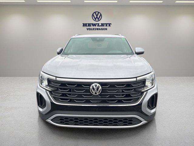 2026 Volkswagen Atlas Cross Sport SE with Technology