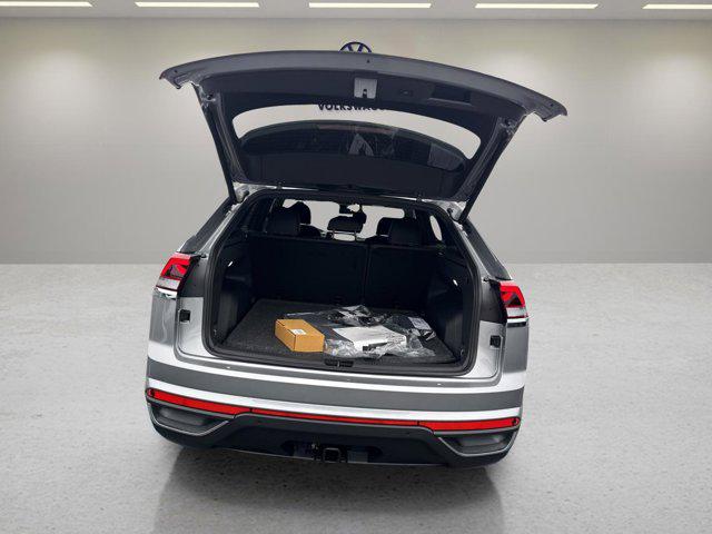 2026 Volkswagen Atlas Cross Sport SE with Technology