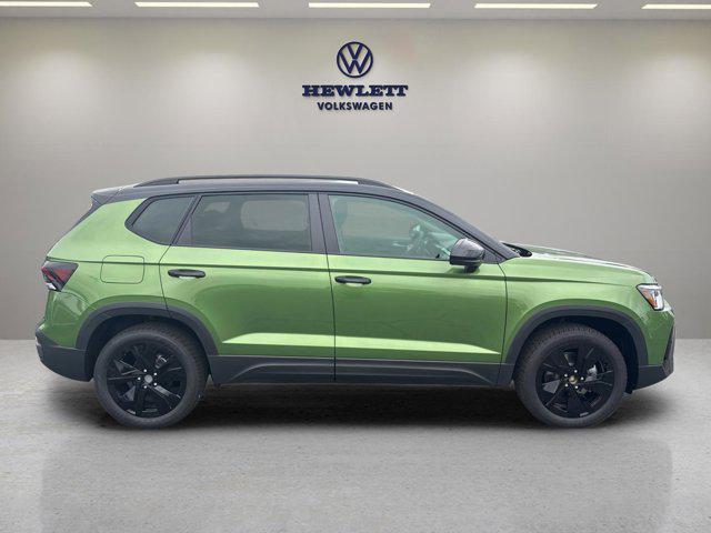 2026 Volkswagen Taos SE Black
