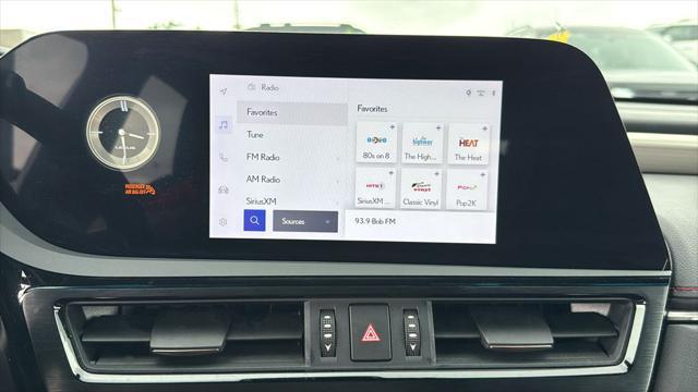 2023 Lexus ES 350 F SPORT Handling
