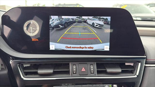 2023 Lexus ES 350 F SPORT Handling