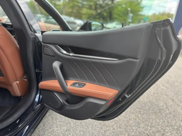2023 Maserati Ghibli Modena Q4
