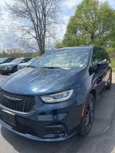 2023 Chrysler Pacifica Limited AWD