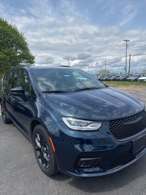 2023 Chrysler Pacifica Limited AWD