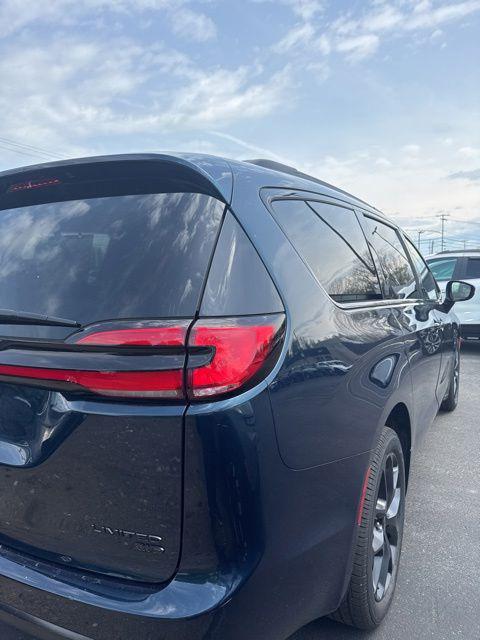 2023 Chrysler Pacifica Limited AWD