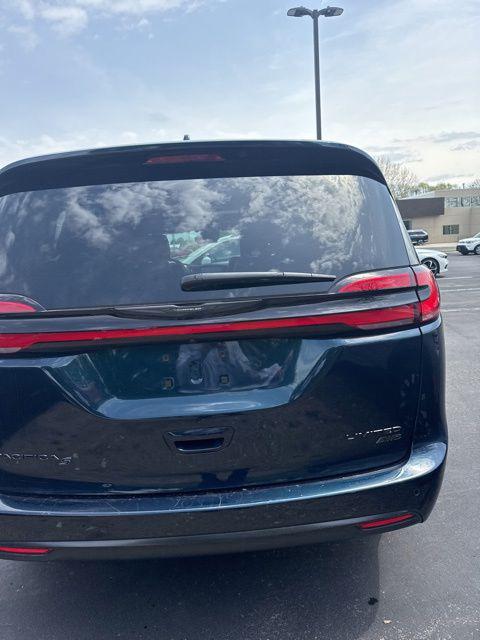 2023 Chrysler Pacifica Limited AWD
