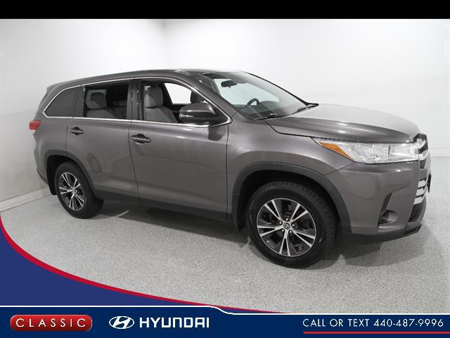 2019 Toyota Highlander LE for sale in MENTOR, OH