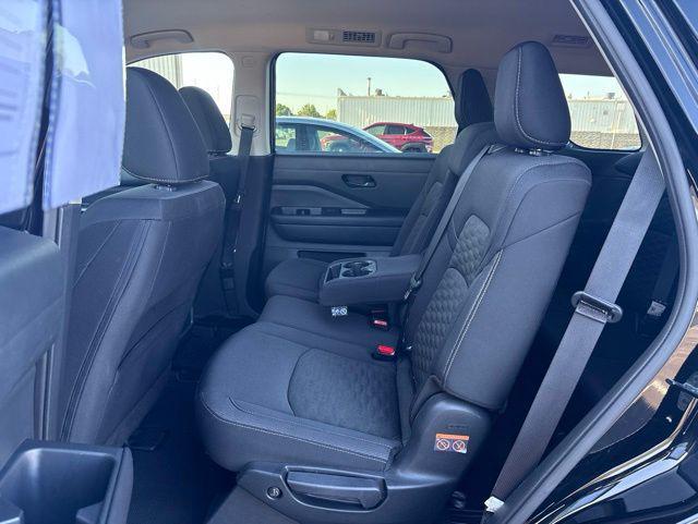 2024 Nissan Pathfinder SV 4WD