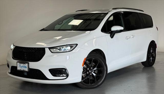 2023 Chrysler Pacifica Touring L for sale in AURORA, IL
