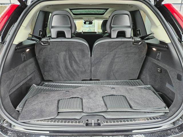2023 Volvo XC90 Recharge T8 Plus Dark Theme 7-Seater