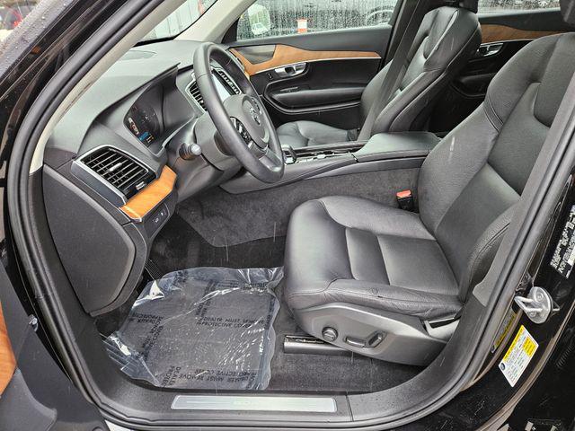2023 Volvo XC90 Recharge T8 Plus Dark Theme 7-Seater