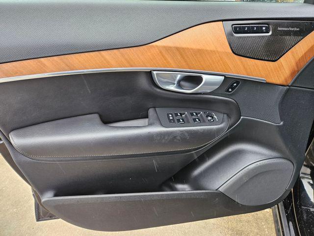 2023 Volvo XC90 Recharge T8 Plus Dark Theme 7-Seater