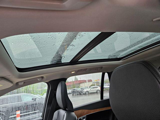 2023 Volvo XC90 Recharge T8 Plus Dark Theme 7-Seater
