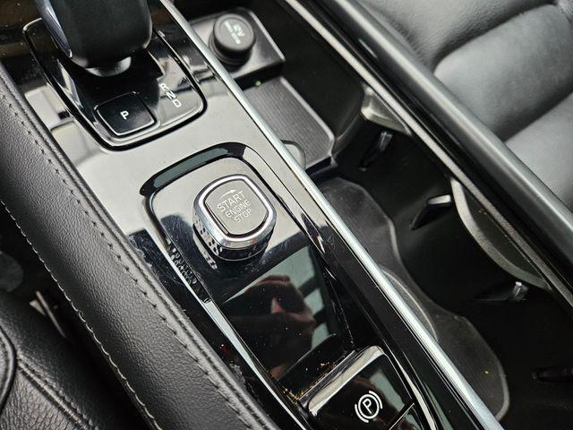 2023 Volvo XC90 Recharge T8 Plus Dark Theme 7-Seater