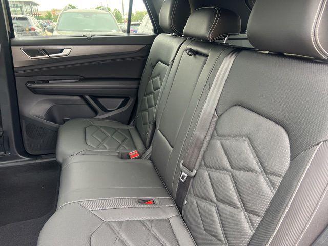 2026 Volkswagen Atlas Cross Sport SE with Technology