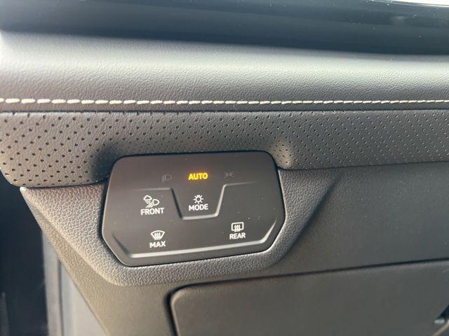 2026 Volkswagen Atlas Cross Sport SE with Technology