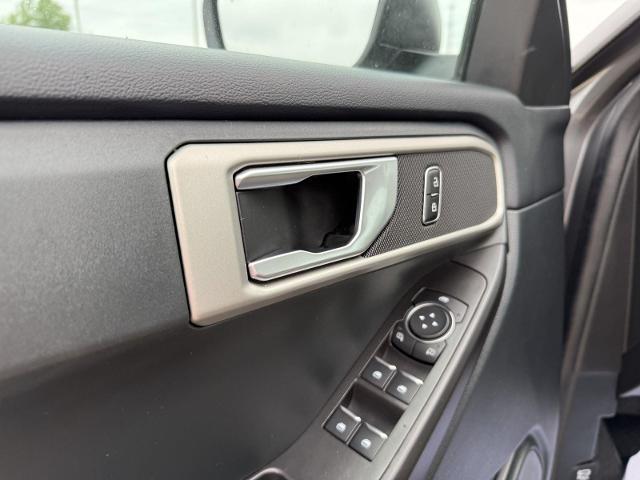 2023 Ford Explorer Base