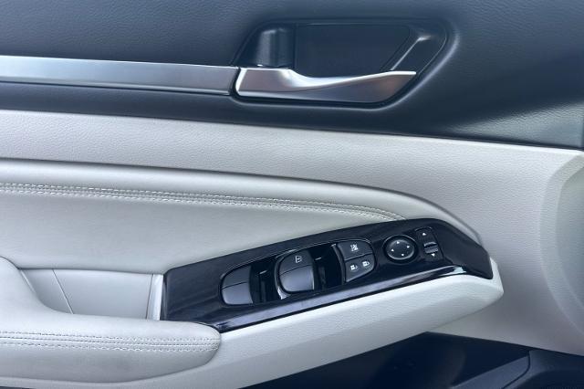 2023 Nissan Altima SL FWD