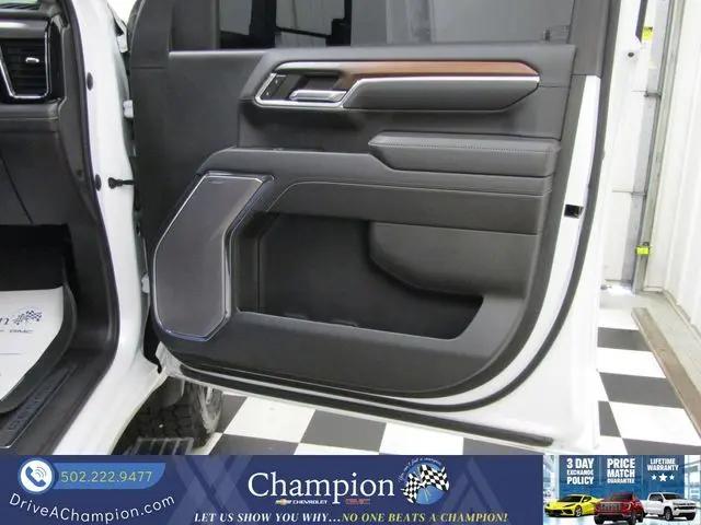 2024 GMC Sierra 2500HD 4WD Crew Cab Standard Bed Denali